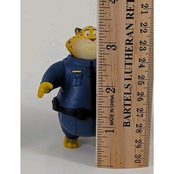 Disney World of Zootopia 7 Figures Toy Lot Set Cake Toppers 2 Tomy Judy Hopps - Picture 10 of 15